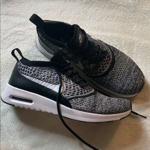 LIKE NEW Nike Air Max Thea Ultra Flyknit